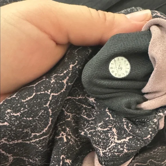 Lululemon - Picture 3 of 3